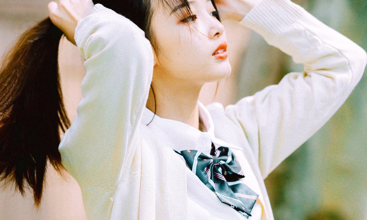 穿着学生装的小姐姐,散出发无穷的迷人魅力_高清图集_新浪网