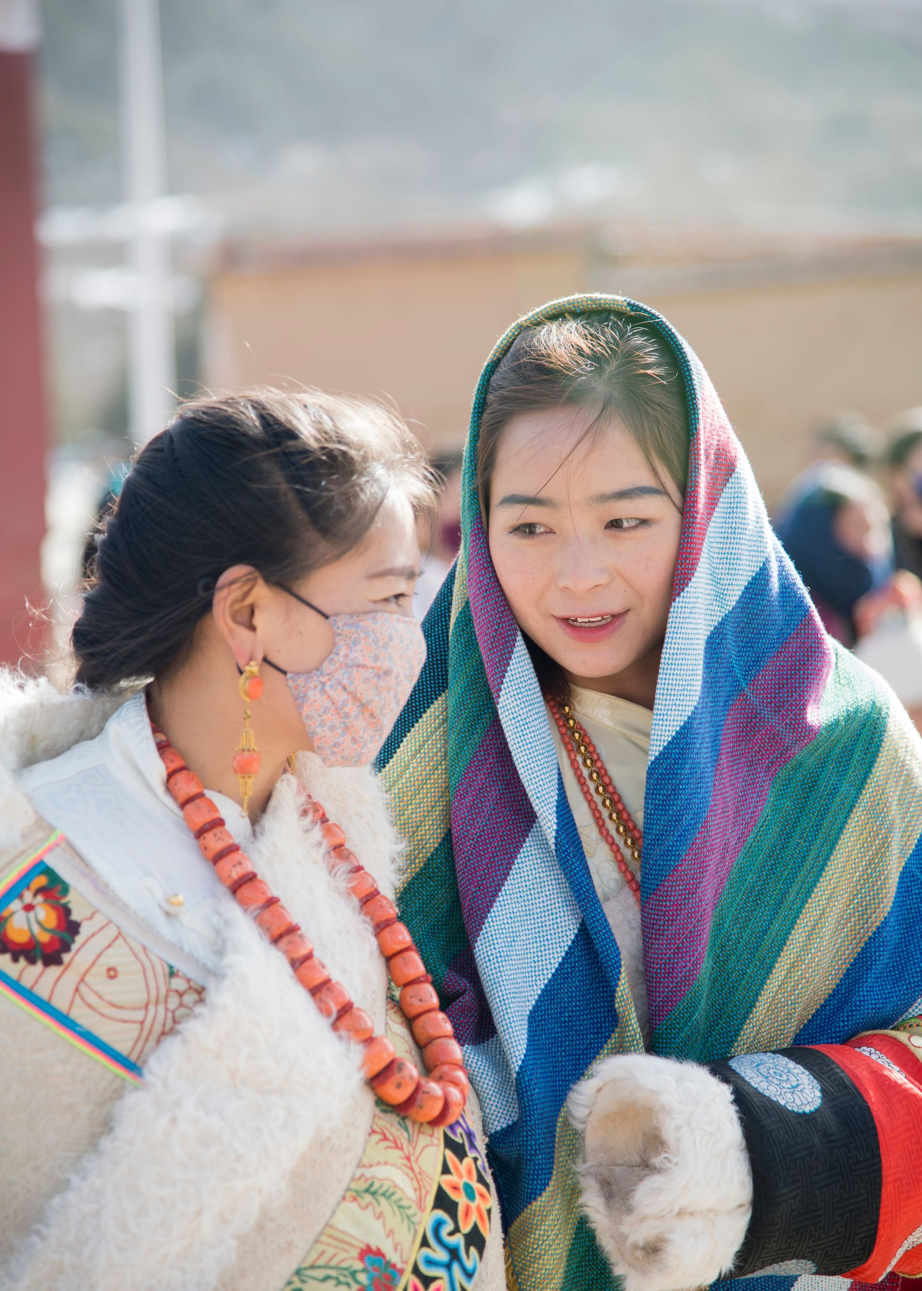 人文纪实摄影：节日里藏族同胞的微笑|农历|藏民|油花_新浪新闻