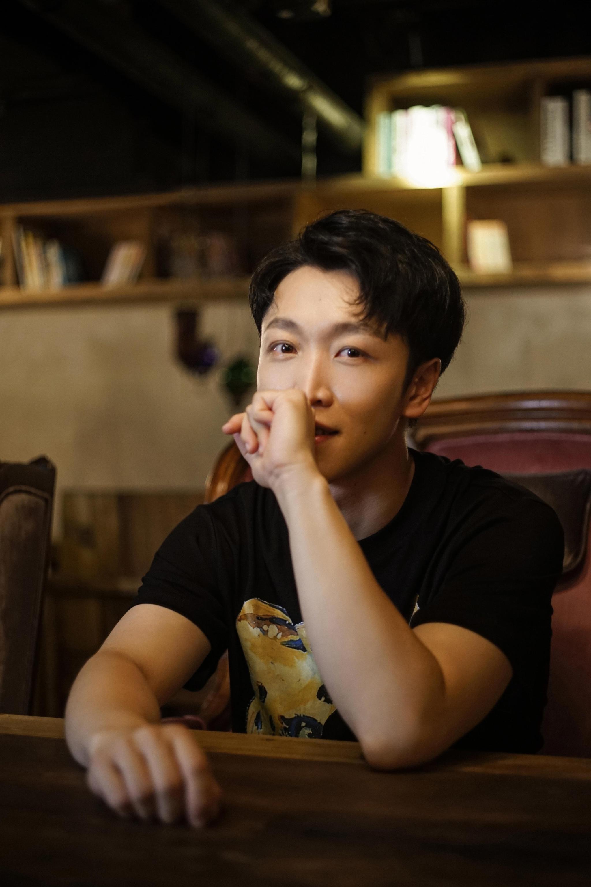 张海宇咖啡店大片曝光 司命化身阳光店长守护有缘人|张海宇|咖啡店|有