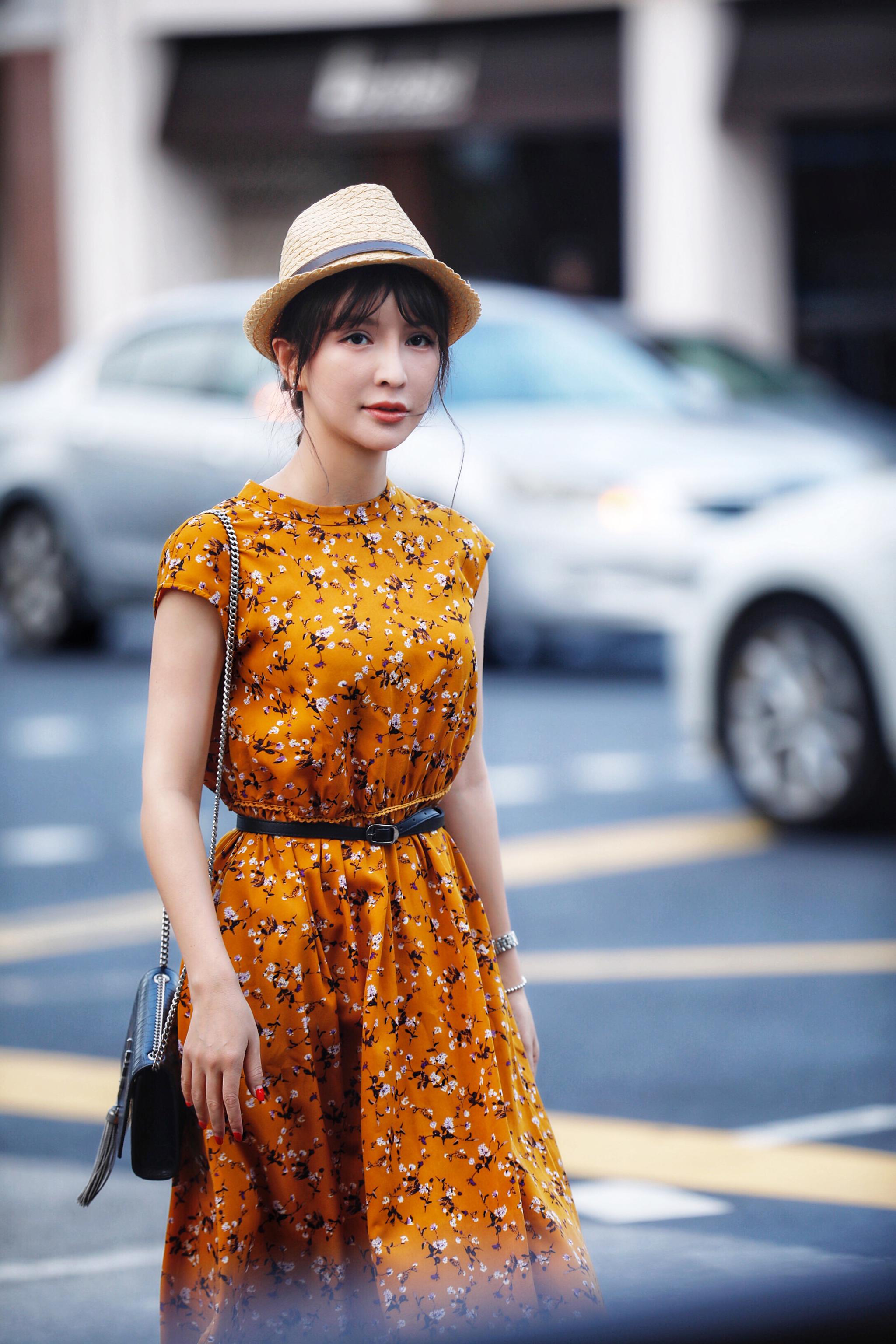 班嘉佳新加坡街拍写真曝光惬意随性尽显异国风情