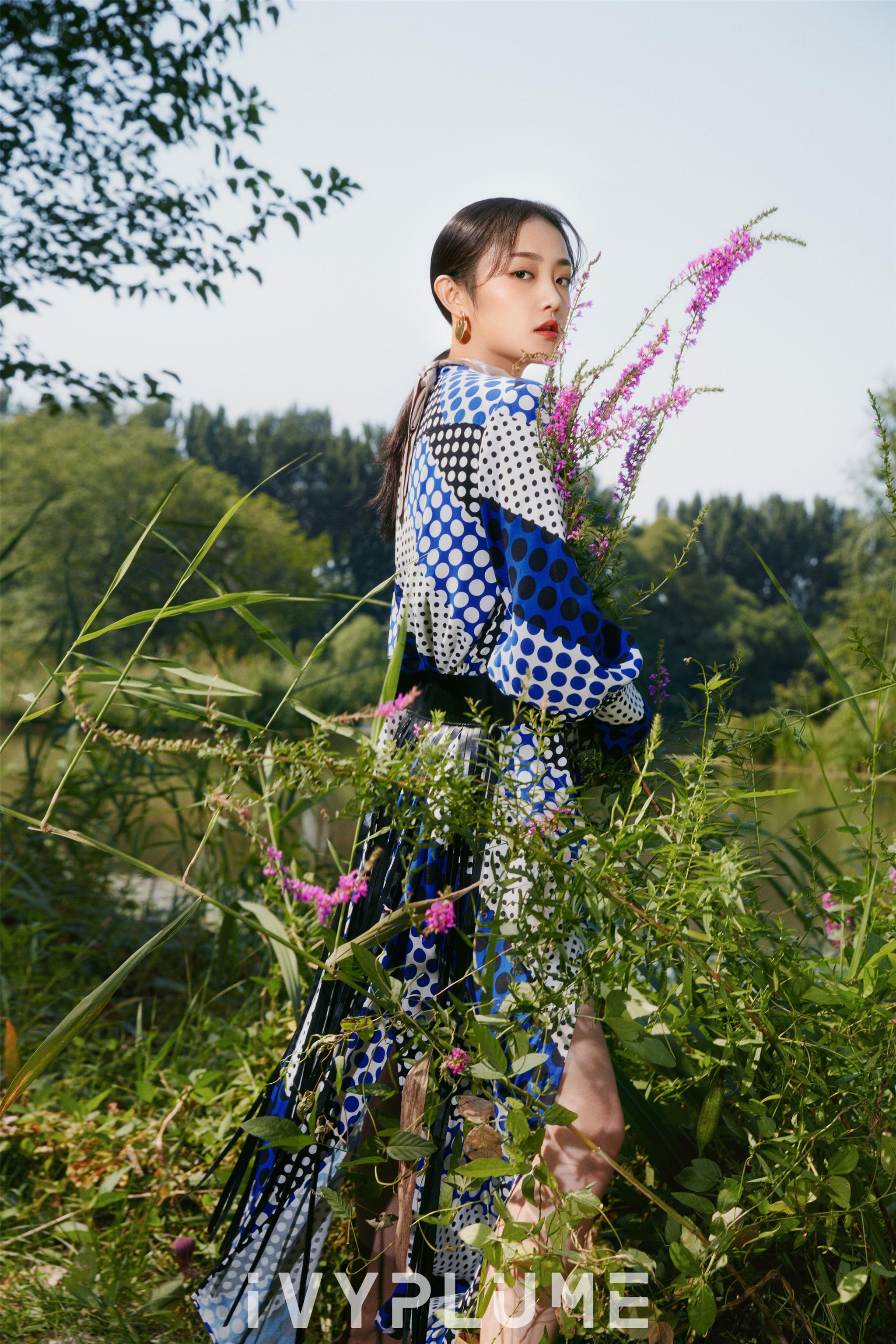 吴佳怡最新写真发布 纯粹气质诠释欧式复古