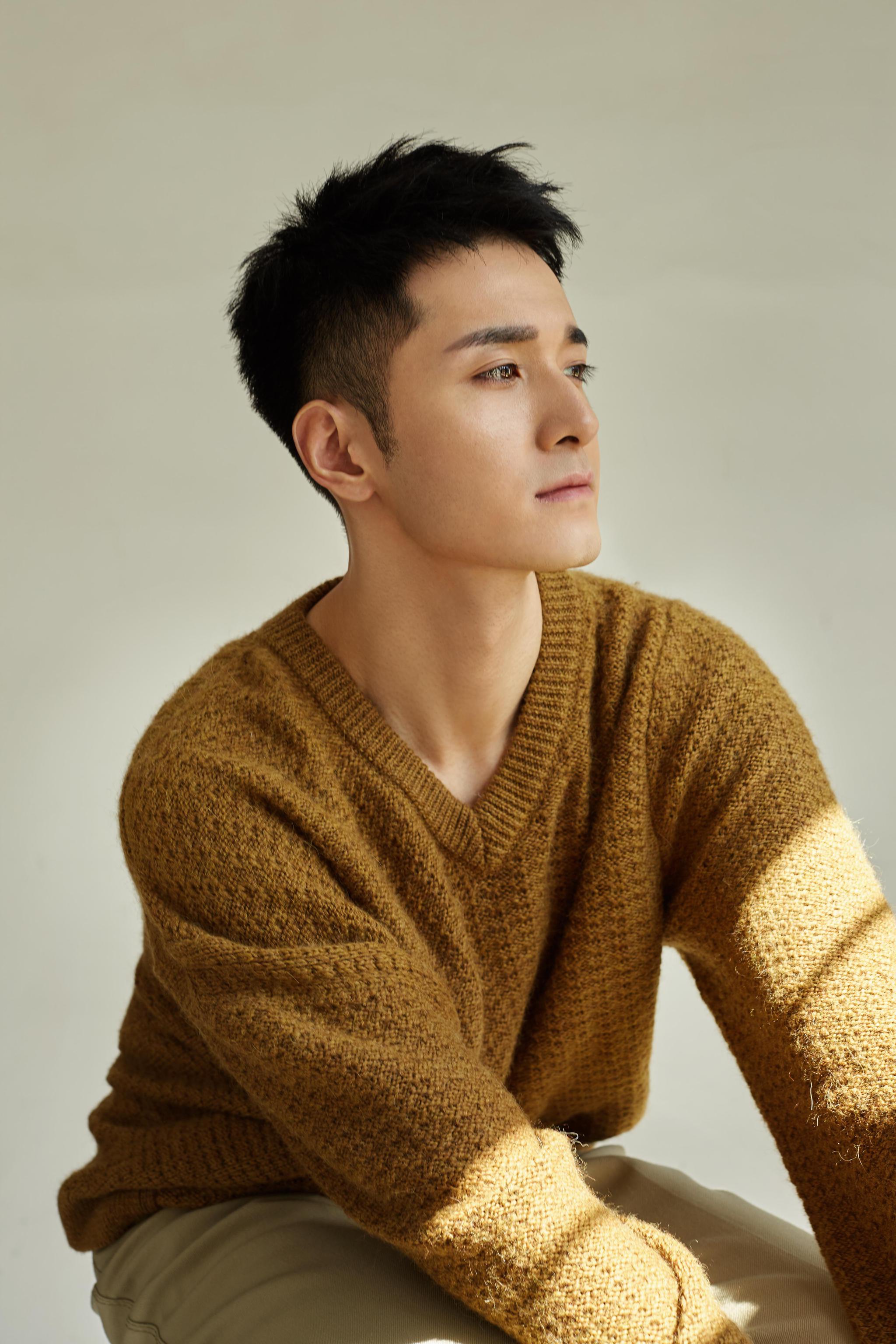 何奉天曝光写真大片 解锁深秋暖男穿搭