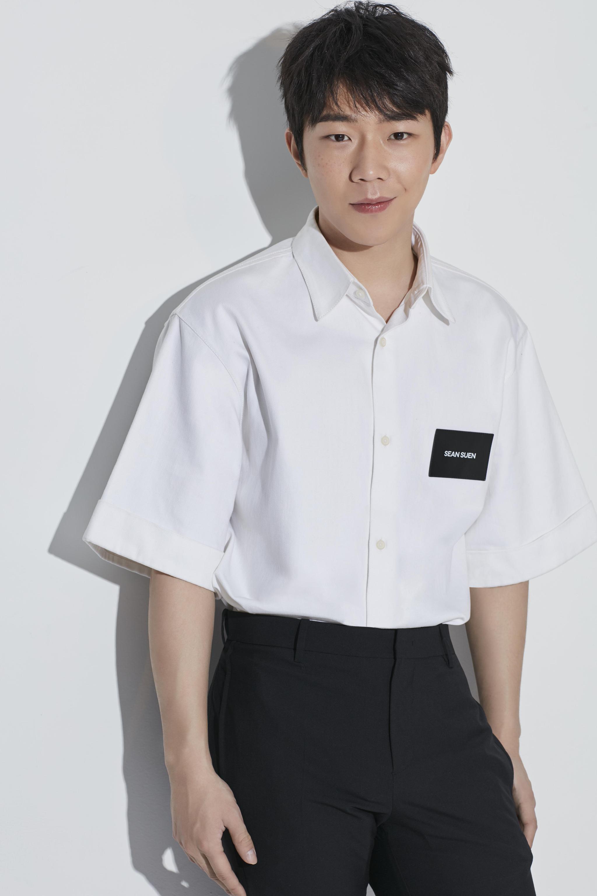 张亦驰晒剧组庆生照,氛围融洽十分有爱