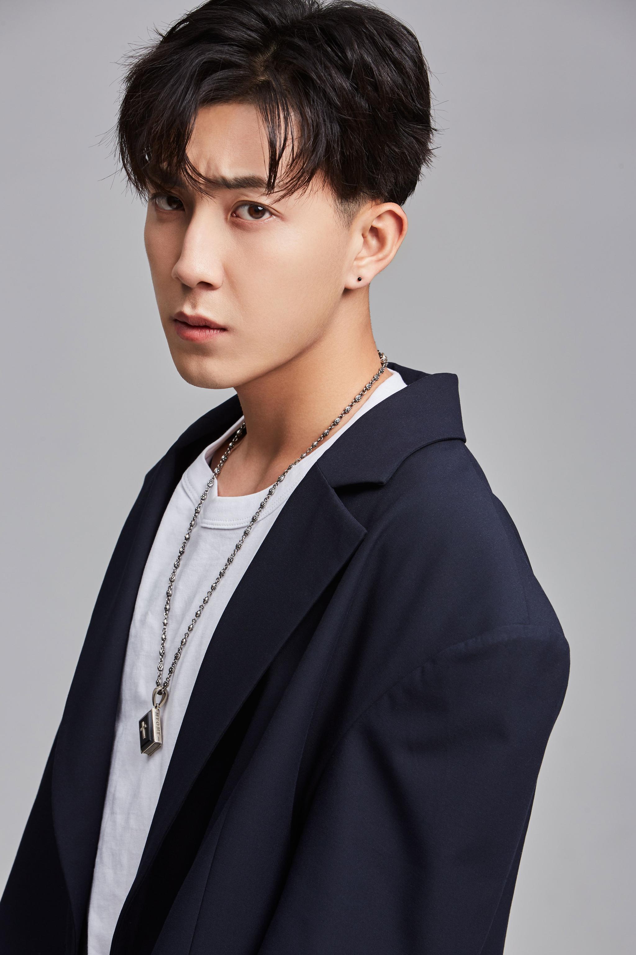 燃烧少年代云帆新定义 以演员之名再启航__财经头条