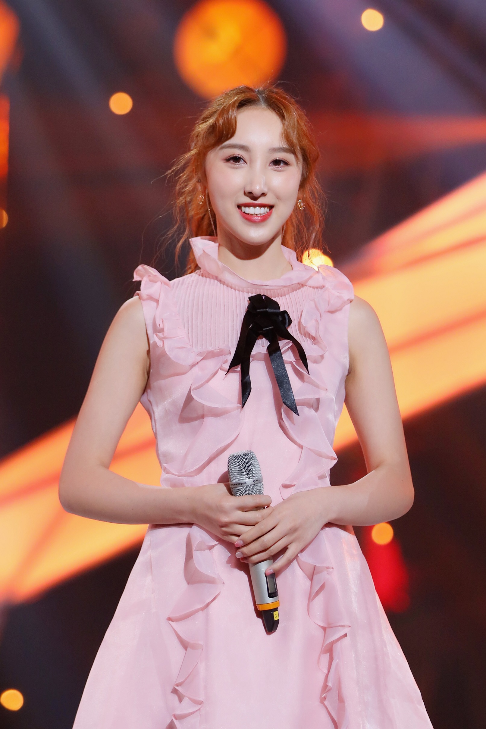 许靖韵《粤语好声音》播出 人美歌甜展现超强live能力