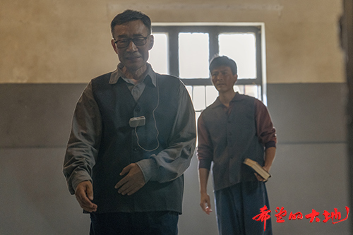 马尘得到了吴文渊教授的指导,满怀希望努力学习,他