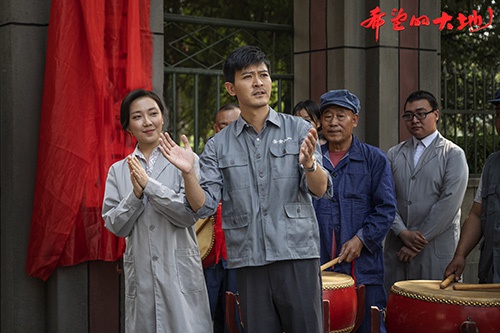 专访《希望的大地》总制片人王雁:讲述平凡中放飞梦想的平民英雄