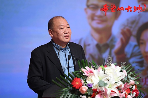 专访《希望的大地》总制片人王雁:讲述平凡中放飞梦想的平民英雄