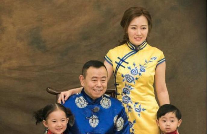 冯巩儿子与她有娃娃亲,富豪送给她古董车,追随爱情嫁入豪门!