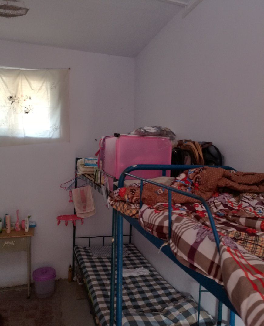 实拍豫北一个重点高中女生宿舍,寝室显得朴素了点儿,单调了点儿|点儿