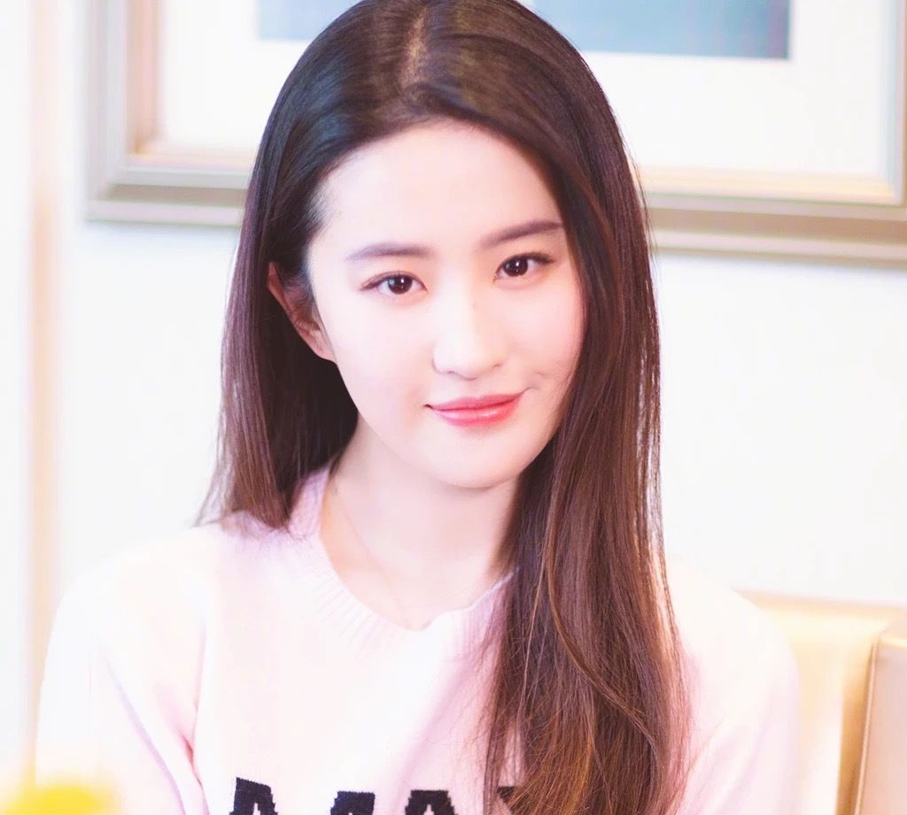 5位拥有治愈系笑容的女星:高圆圆气质,刘亦菲恬静,马思纯阳光