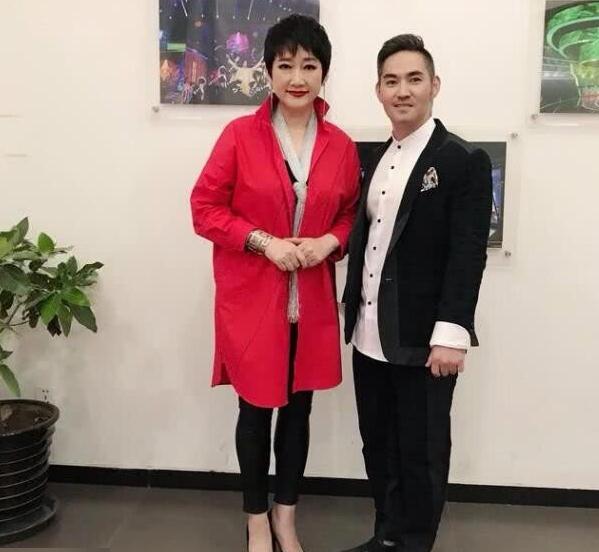 3/ 62008年5月,郑艳东暂离工作岗位,在家中安心孕育宝宝,而王刚也抽出