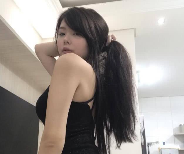 那个可爱的巴西女辅助还记得么烈焰红唇配长裙惊艳粉丝