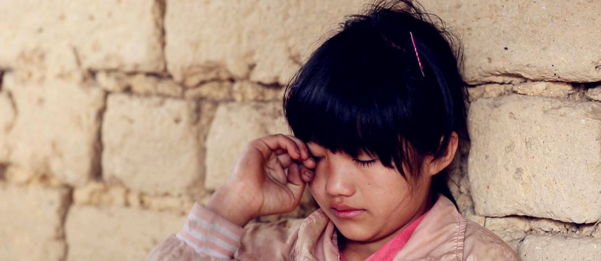 变形计:农村女孩四仰八叉躺在沙发上,城市爸爸疑问暴露内幕