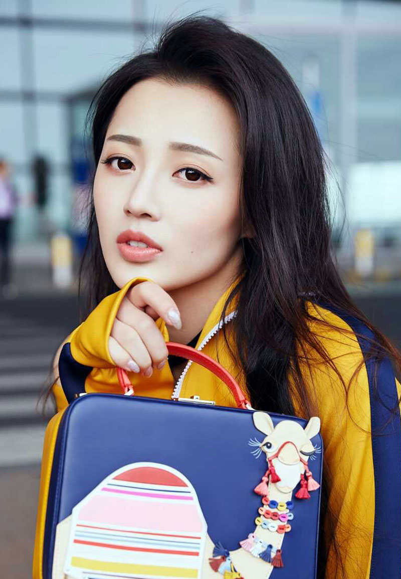 郭碧婷向左同游,印度秀恩爱,90后人均负债多少