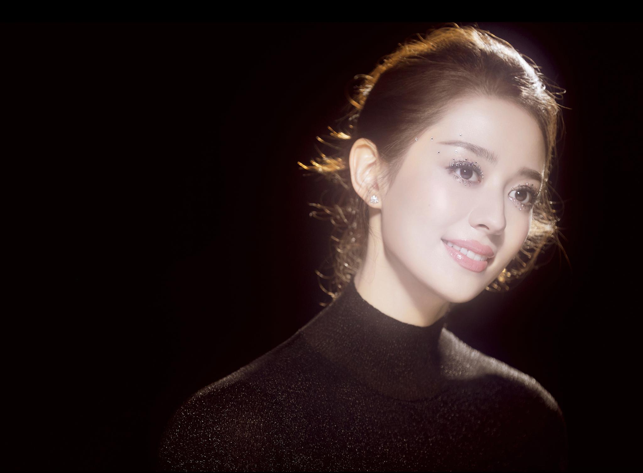 钢琴演奏家,原创歌手吉娜·爱丽丝加盟环球音乐