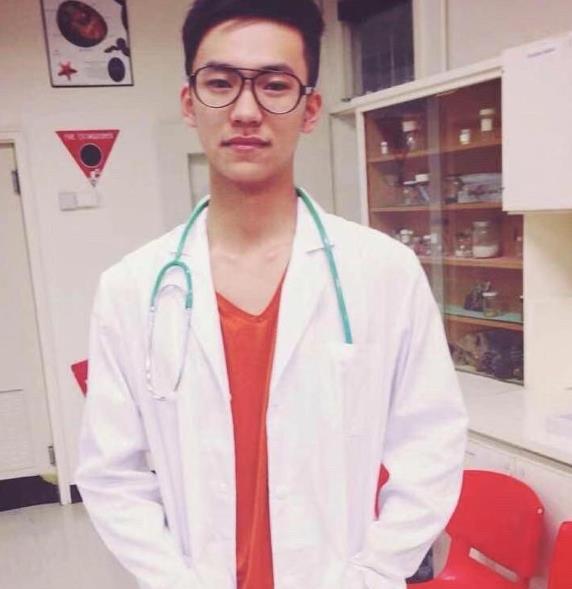 陈奕辰旧照被扒出,鼻子变化大却宛如换头,以前是真矬