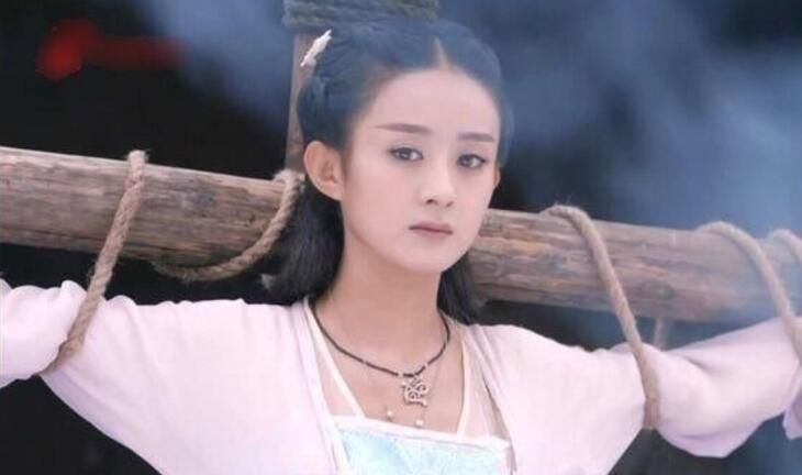 着,脖子上还架着一把剑,面对着这些,唐嫣也是一样的淡定一样的美丽