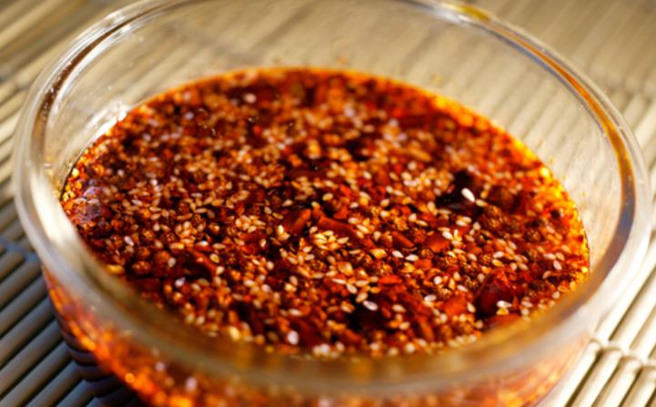 熬辣椒油时,不要只加油了,加点它,辣椒油又香又