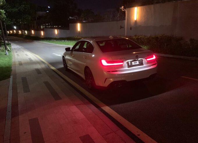 全新宝马3系g28夜间实拍,年轻人都表示受不了-新浪汽车