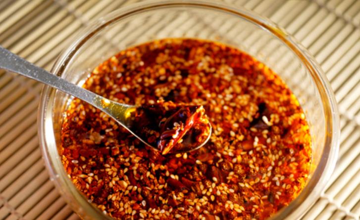 熬辣椒油时,不要只加油了,加点它,辣椒油又香又