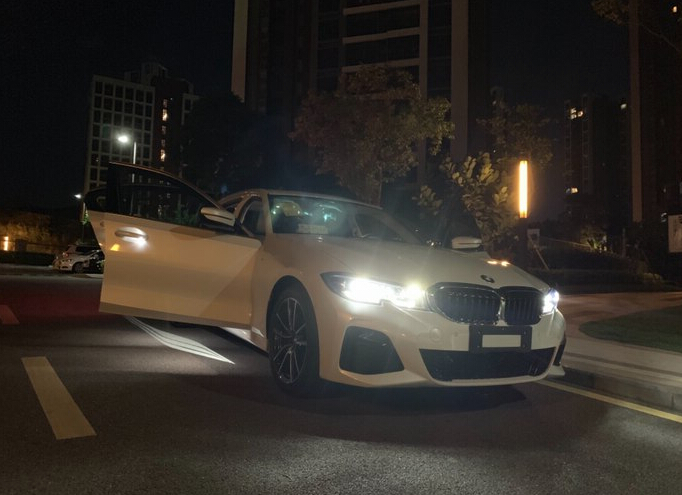 全新宝马3系g28夜间实拍,年轻人都表示受不了-新浪汽车
