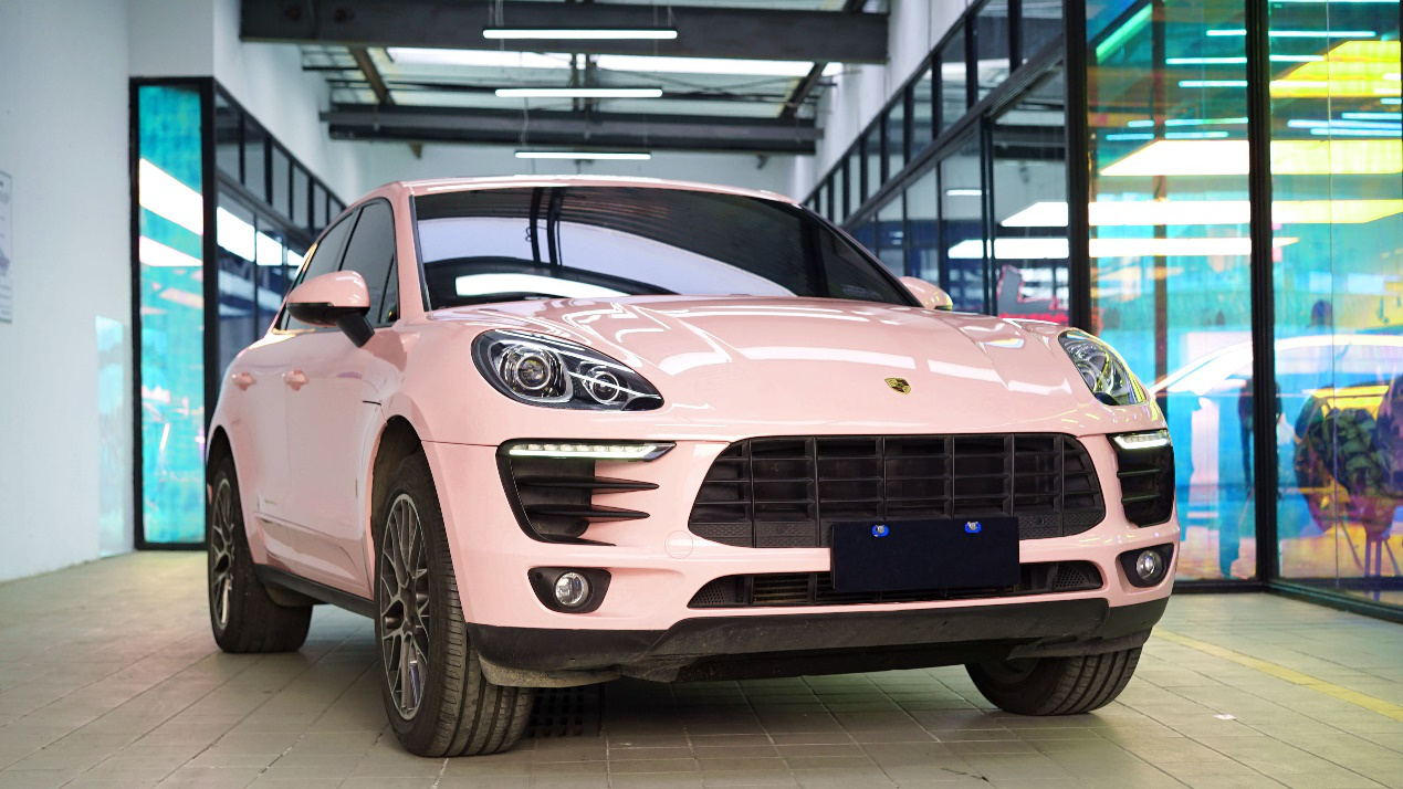 来自于美容院店主的少女心保时捷macan樱花粉了