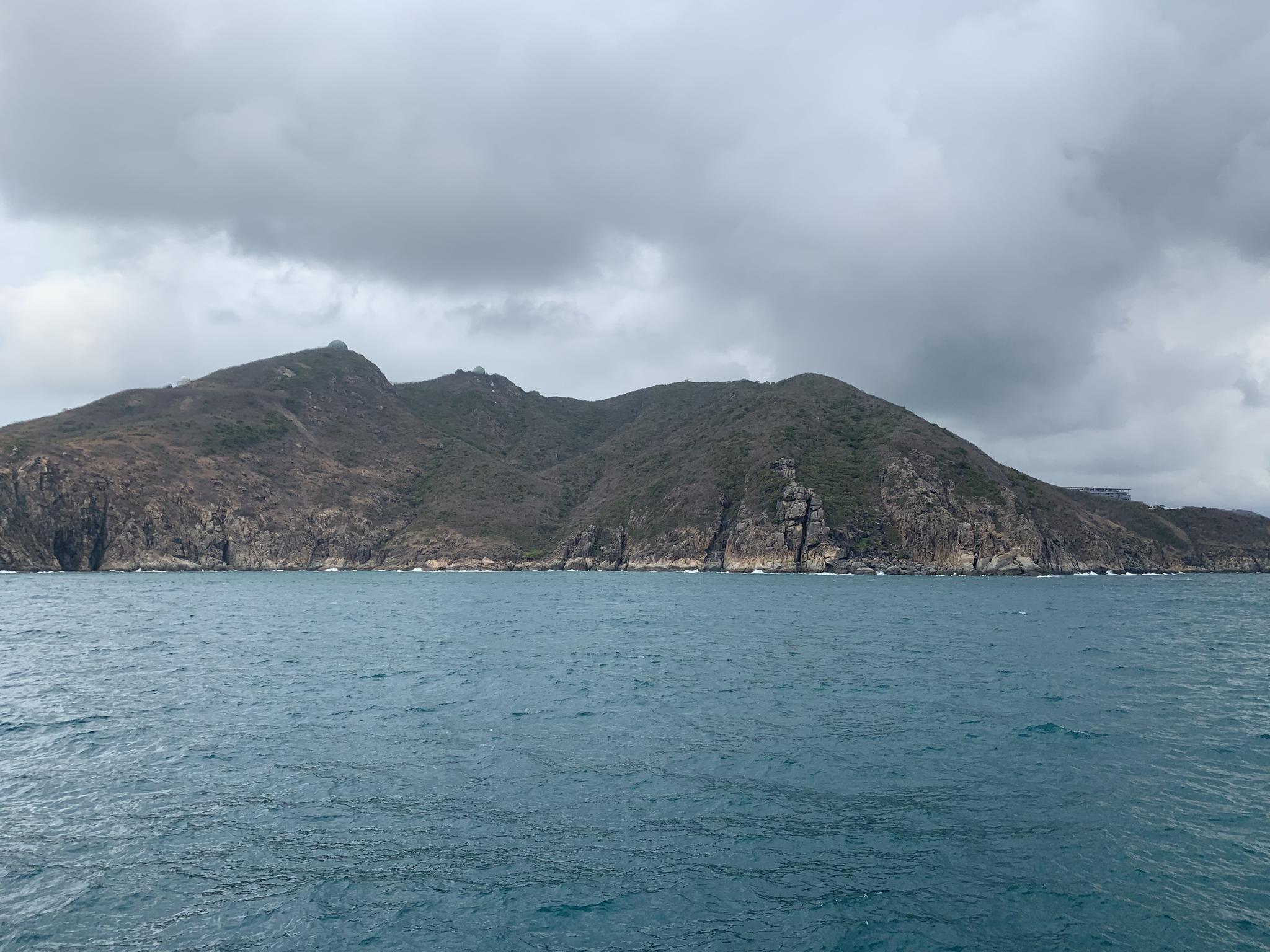 乘坐三亚游艇观光,欣赏到的山海奇观景色 特别声明