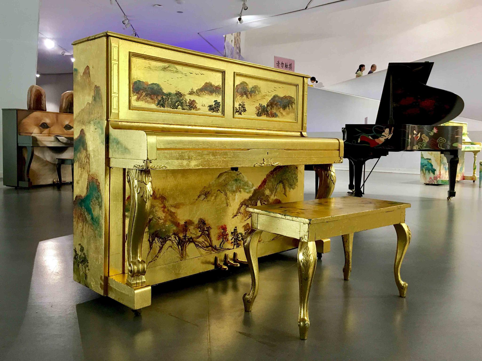 彩绘钢琴【钢的琴 乐在珈(二)(武汉大学万林艺术博物馆)】