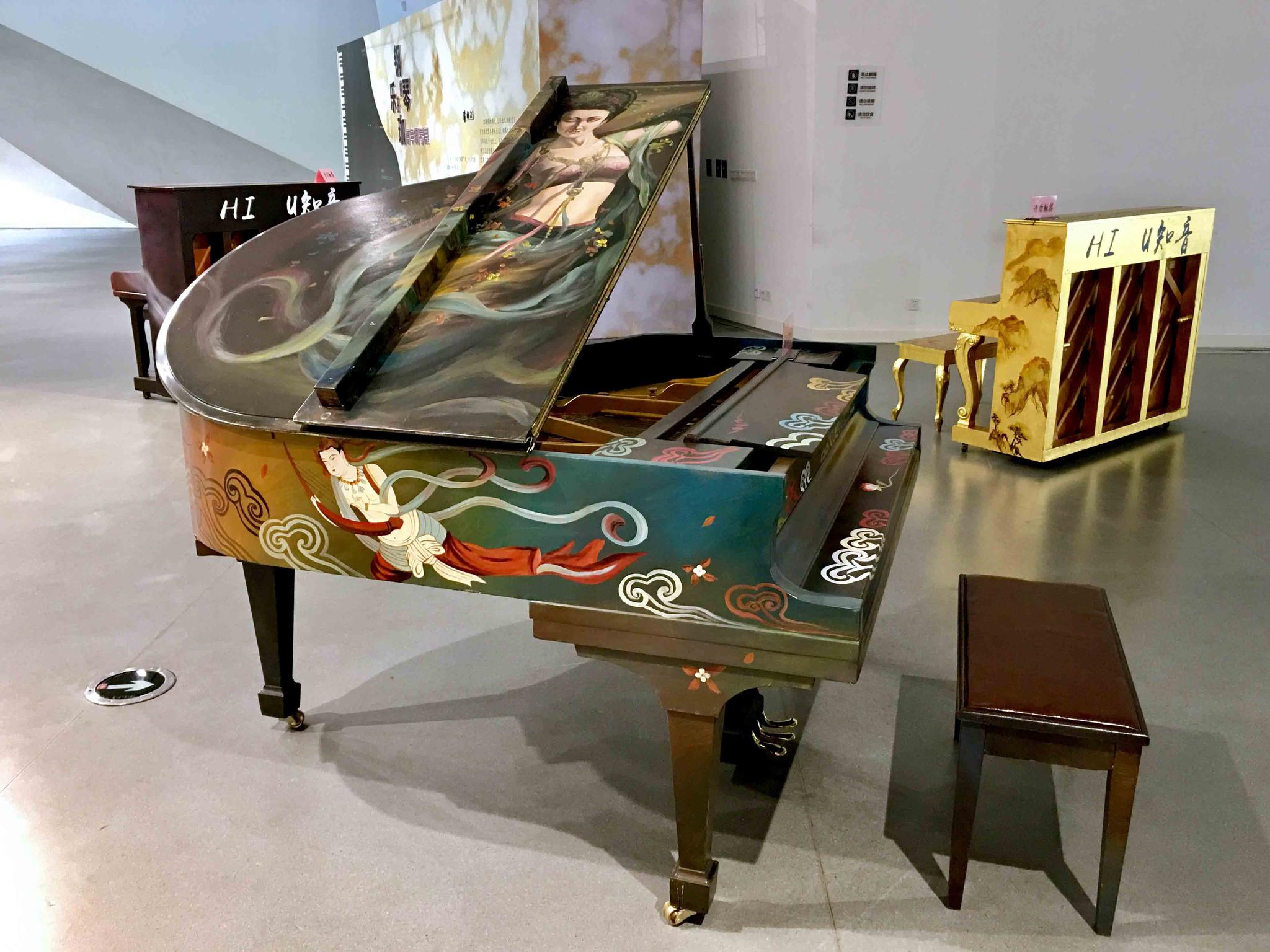 彩绘钢琴【钢的琴 乐在珈(二)(武汉大学万林艺术博物馆)】