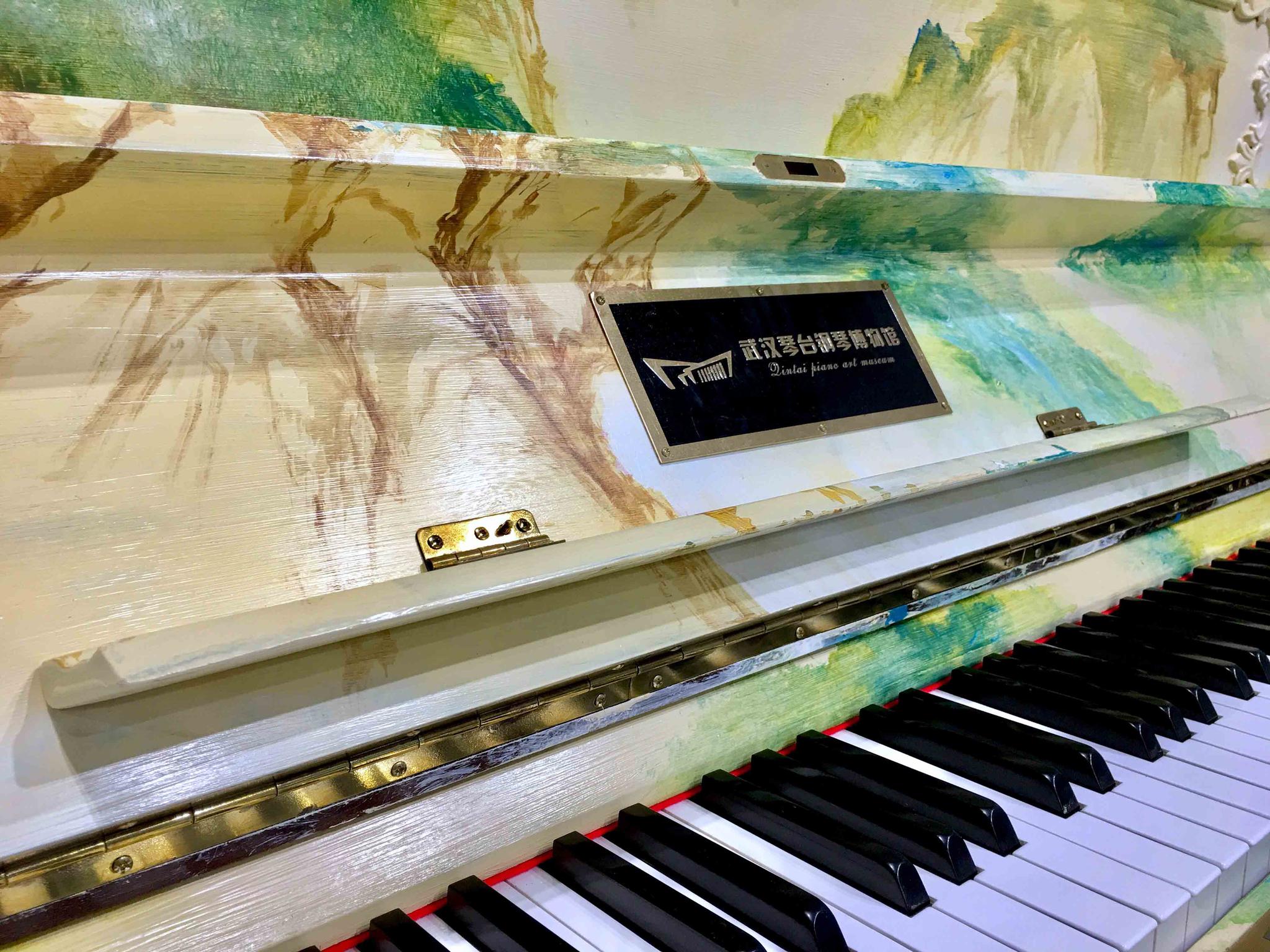 彩绘钢琴钢的琴乐在珈二武汉大学万林艺术博物馆