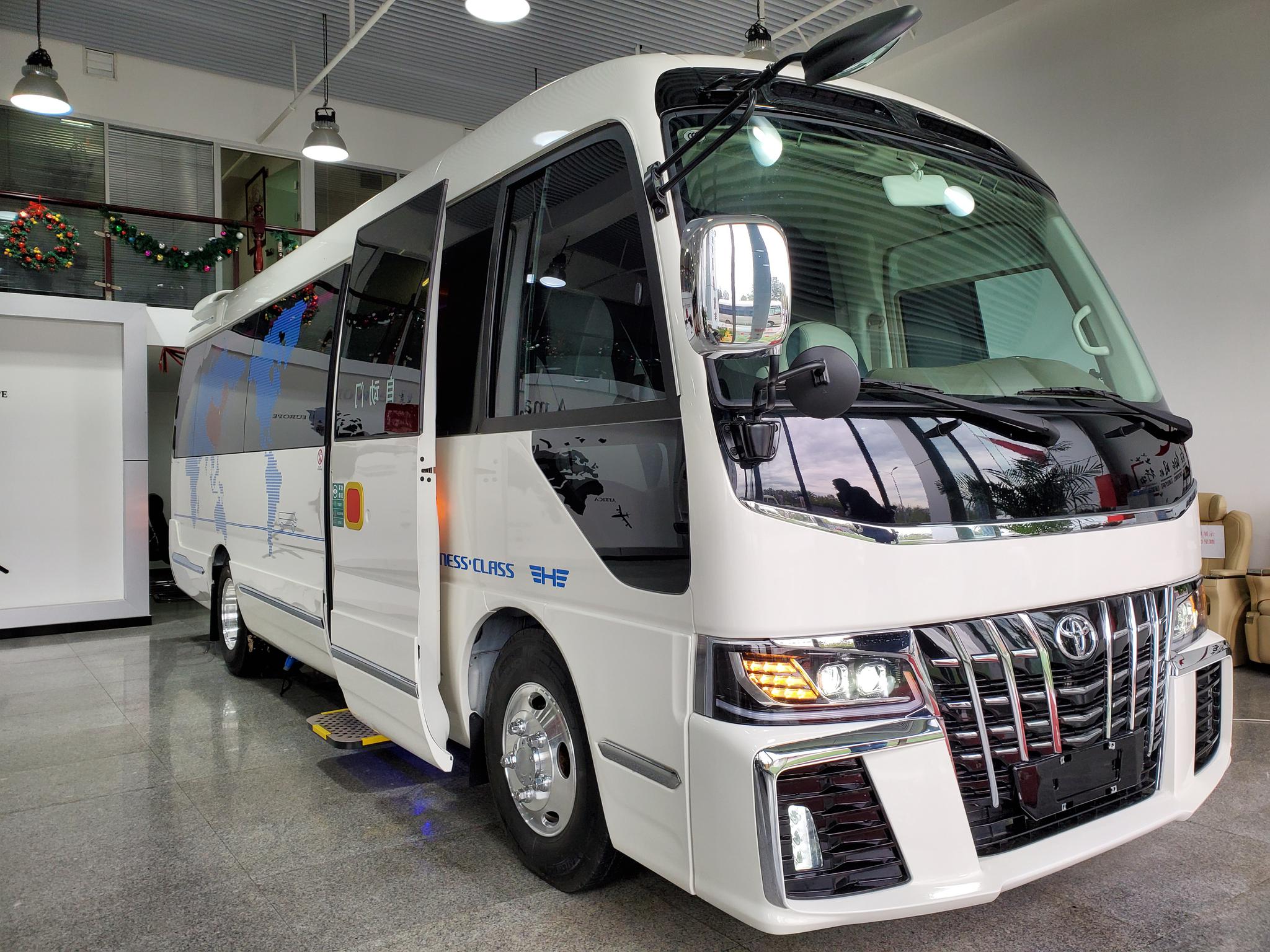 丰田考斯特的历代车型及高端定制-新浪汽车