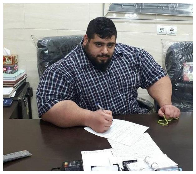 萨贾德加里比是一位27岁的伊朗的健美运动员,他的身高达到了1米88