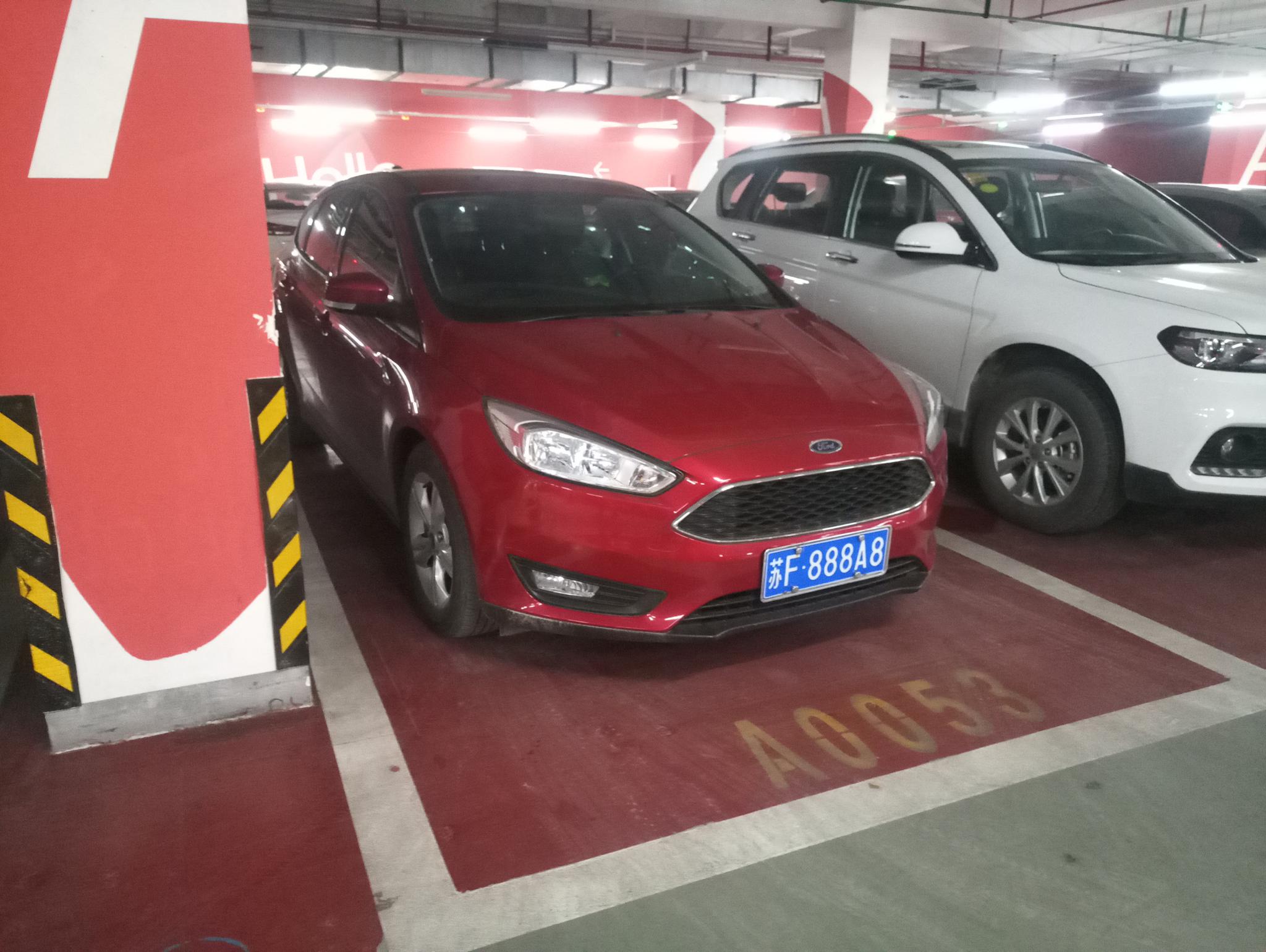 实拍苏f888a8,车牌比车贵!