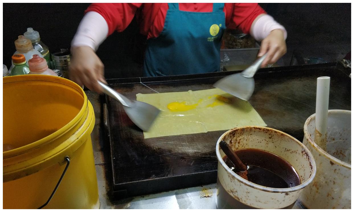 姐姐在路边摆摊卖烤冷面,味道可好吃了,去帮忙姐姐却不欢迎!休闲区蓝鸢梦想 - Www.slyday.coM 姐姐在路边摆摊卖烤冷面,味道可好吃了,去帮忙姐姐却不欢迎!休闲区蓝鸢梦想 - Www.slyday.coM