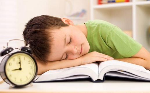 孩子睡眠时间在控制范围内生长激素高达57倍对长高至关重要