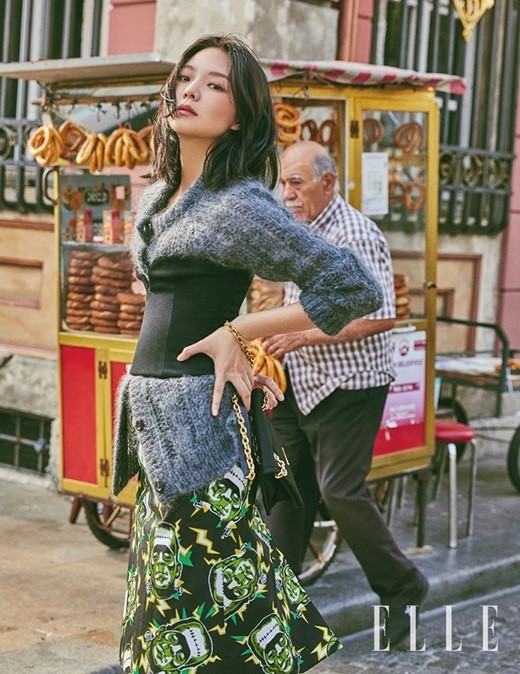 韩国女艺人李絮伊斯坦布尔街头拍杂志写真