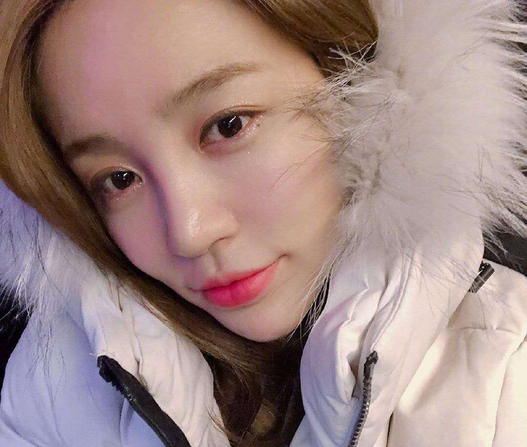 昔日韩剧女王尹恩惠ins美照,34岁保养成这样真不容易