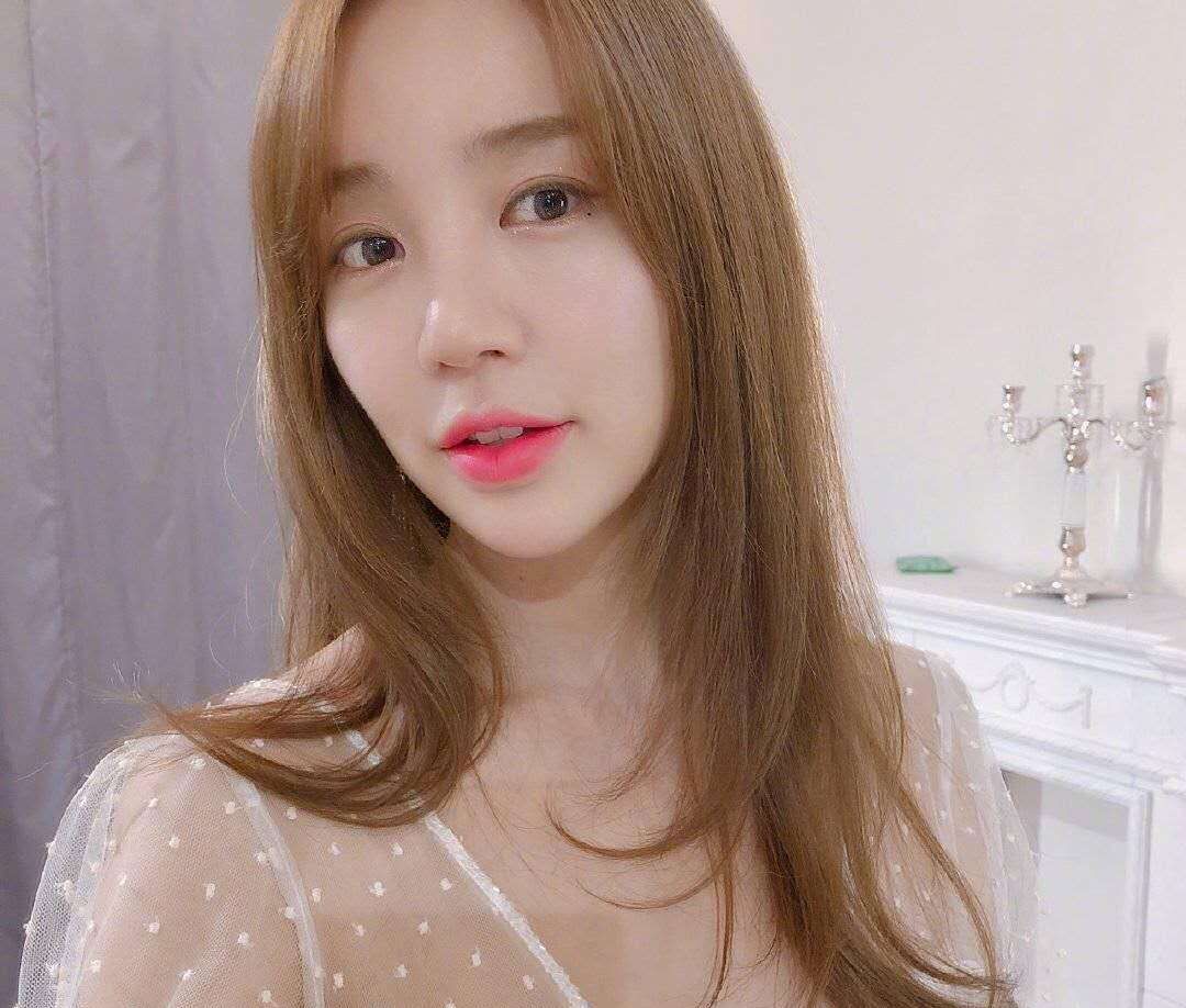 昔日韩剧女王尹恩惠ins美照,34岁保养成这样真不容易