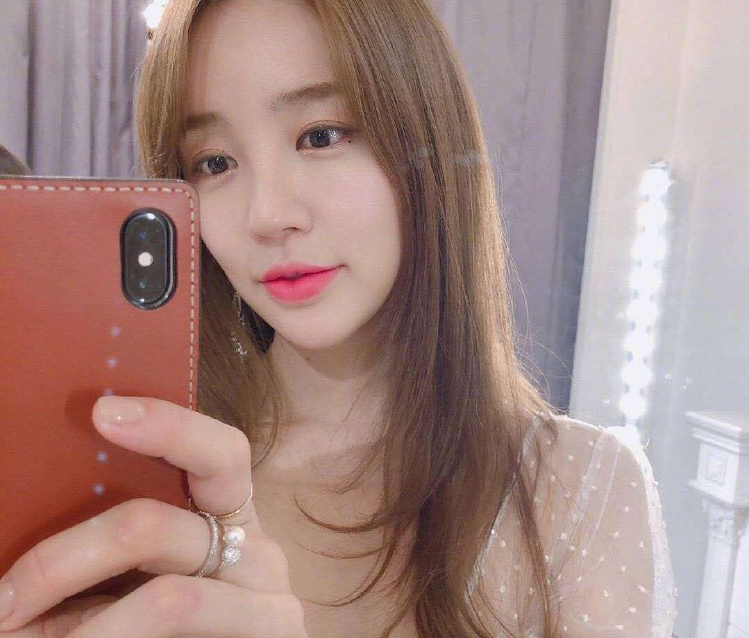 昔日韩剧女王尹恩惠ins美照,34岁保养成这样真不容易