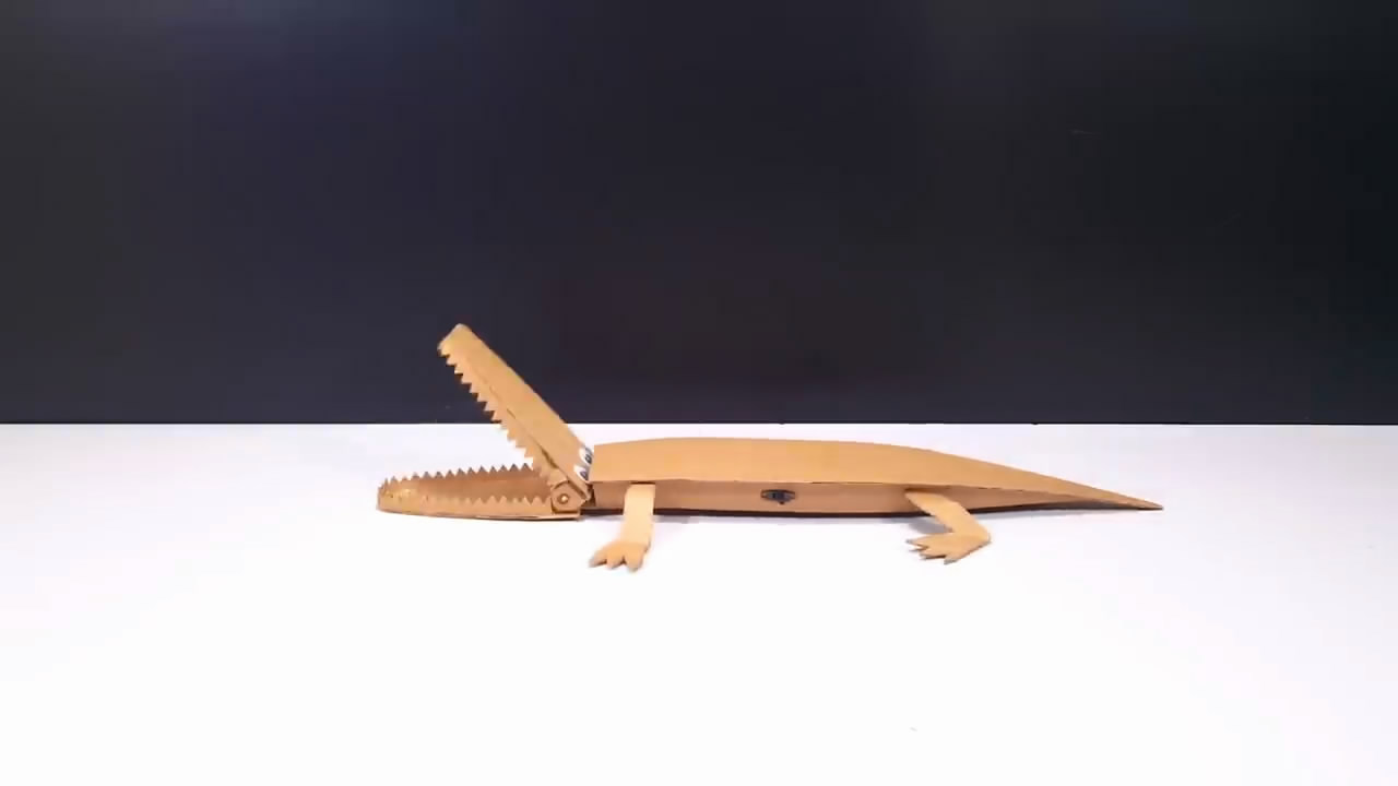 可爱的纸板小鳄鱼,看看手工达人是如何制作出来的,非常简单!