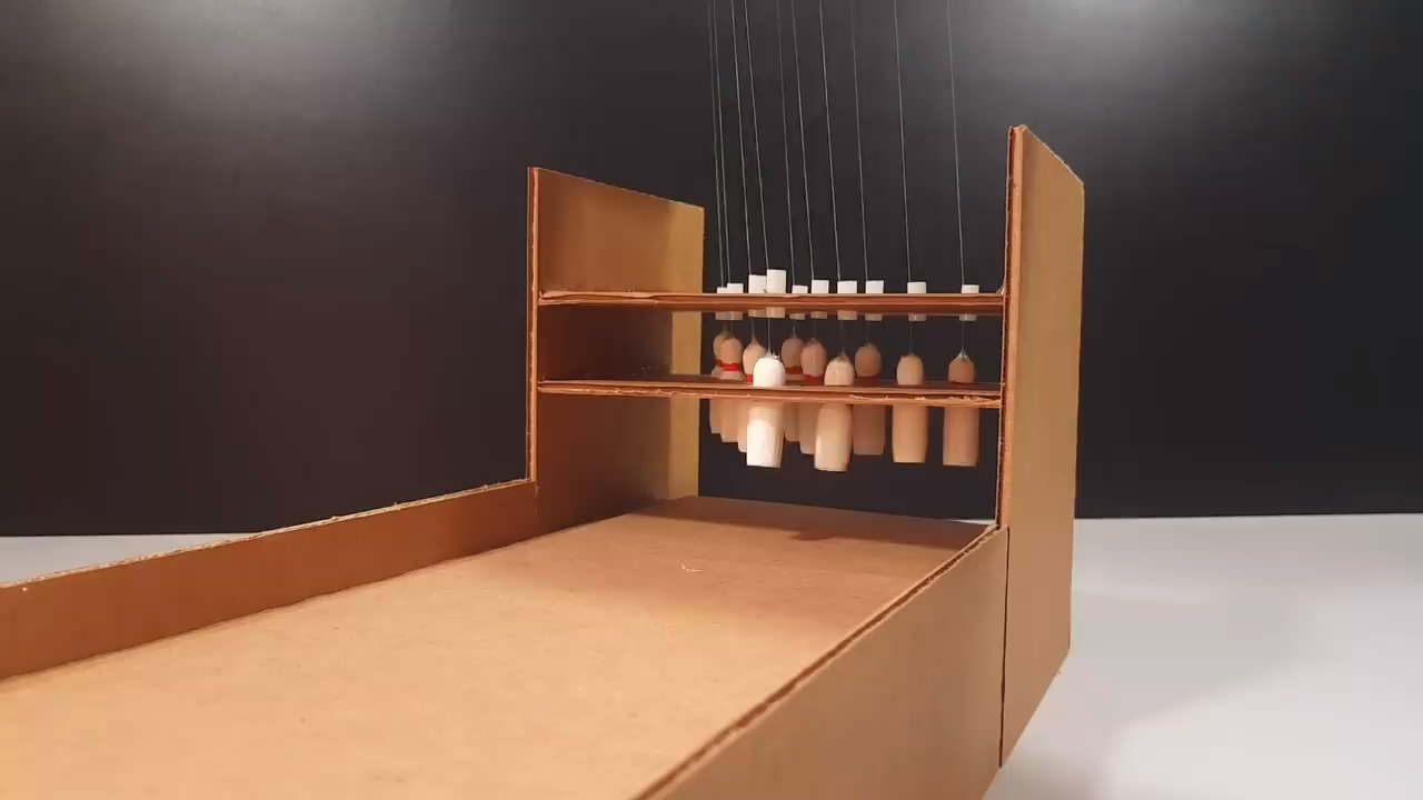 在家也能打保龄球,看看牛人是如何用纸板玩保龄球的,创意十足!