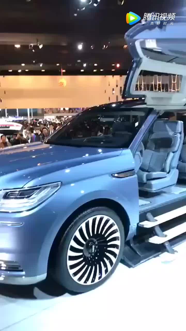 林肯领航员这鸥翼门和踏板真是帅气不少