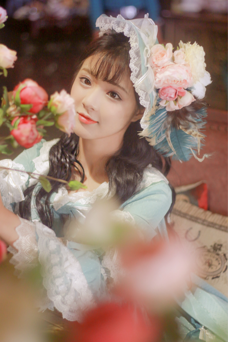 石雪婧公主风夏季写真曝光 花中少女甜美可爱