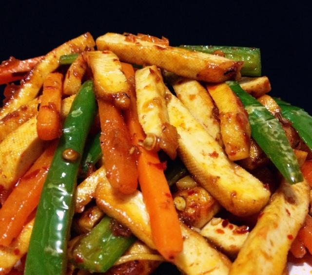 精选美食推荐白菜炖豆腐,青椒豆腐干,红烧肉的做法