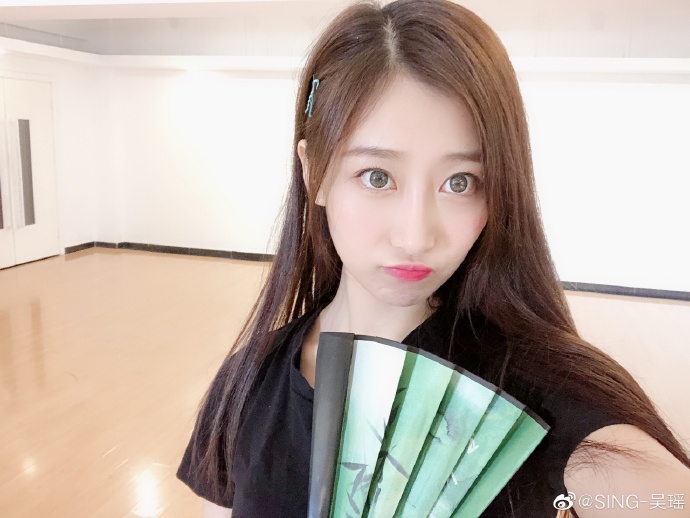 偶像女团sing-吴瑶迷人写真美照欣赏