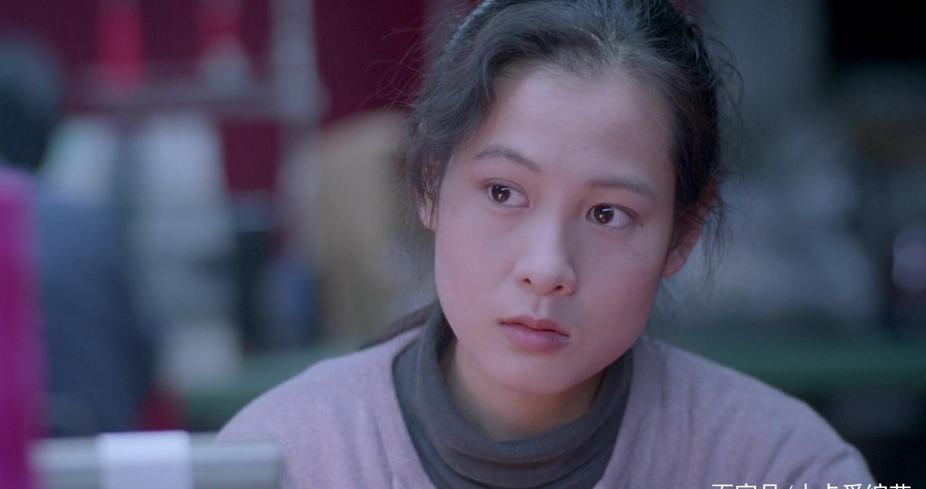 刘若英首爆近照,海边放飞自我元气满满,宛若"少女小渔"!