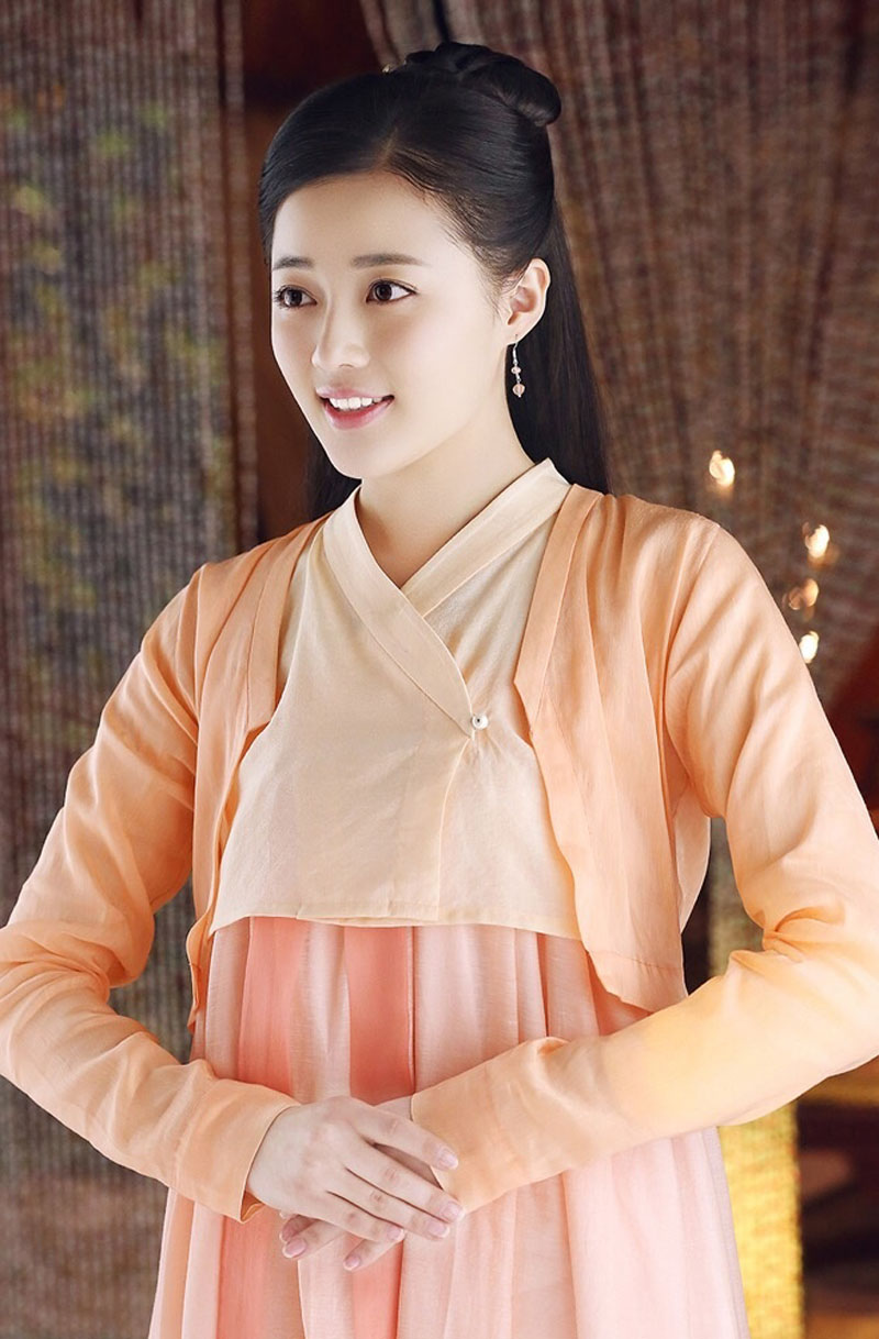 郭碧婷向左同游,印度秀恩爱,90后人均负债多少