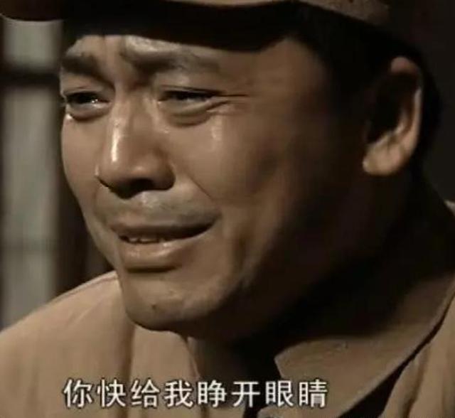 亮剑对比,新版李云龙开炮变投降,赵刚越哭越娘,网友:我的刀呢