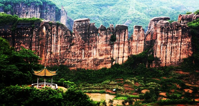 金鸡岭奇峰怪石如刀削是广东八大名山之一